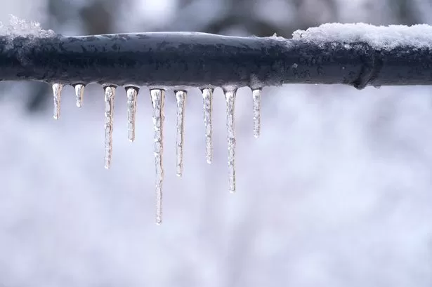 Plumber settles debate with 'ideal' temperature for heating to stop pipes freezing