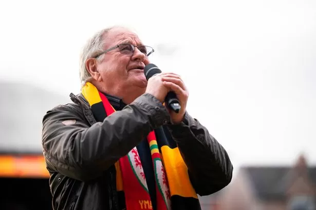 Dafydd Iwan slams protesters for using his song
