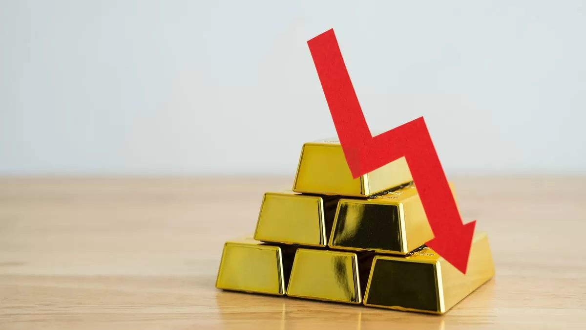 Gold, silver humbled again as rising dollar, hawkish US Fed signal sway investors to currencies, bonds