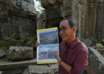 Cambodia investigates YouTubers’ abuse of monkeys at Angkor UNESCO site 