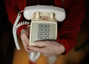 California commission signals opposition to AT&T request to shut down wired phones