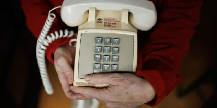 California commission signals opposition to AT&T request to shut down wired phones