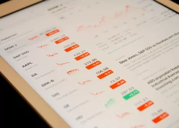 “Unlocking the Power of Economía in a Globalized World”