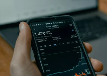 “Uncovering the Human Side of Economía”