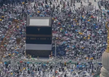Muslim pilgrims resume symbolic stoning of the devil as Hajj wraps in deadly heat