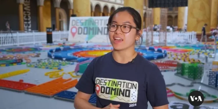 YouTube star sets Domino installation world record