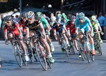 “The Enduring Impact of Deportes: A Tale of Unity and Wellness”