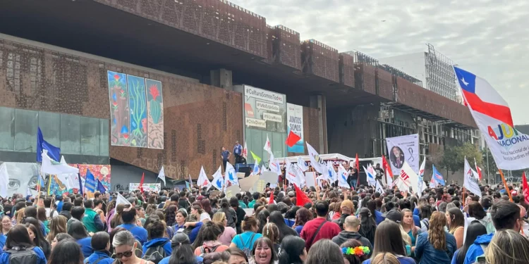 Why Are Union Members More Willing to Strike and Protest than Non-Union Members? Evidence from Argentina and Chile