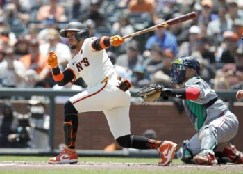SF Giants add Thairo Estrada to struggling lineup, option Brett Wisely
