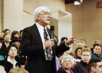 Phil Donahue, pioneering daytime talk show host, dies at 88