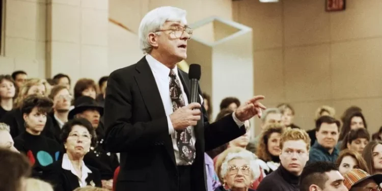Phil Donahue, pioneering daytime talk show host, dies at 88
