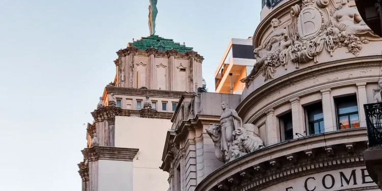 “The Evolution and Significance of Economía Throughout Human History”