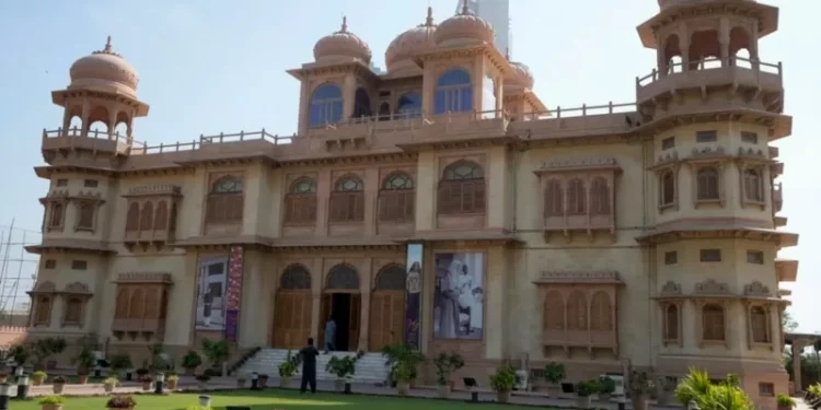 As traces of Pakistani megacity’s past vanish, flamboyant pink palace endures