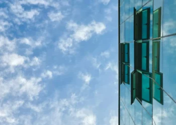 “The Impact of Economía on Our Daily Lives”