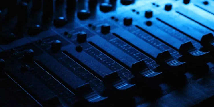 “The Transformative Power of Música: Connecting Souls Through Sound”