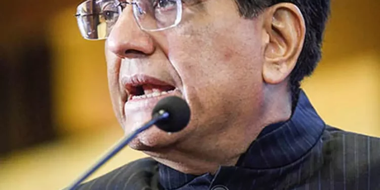 Piyush Goyal discusses issues in natural rubber sector in Kochi 