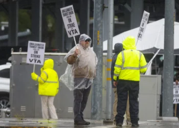 VTA workers reject latest contract offer, extending strike