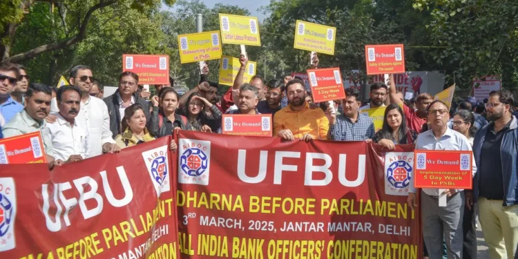 Govt takes serious note of bank unions’ demand for five-day work week, employees hopeful