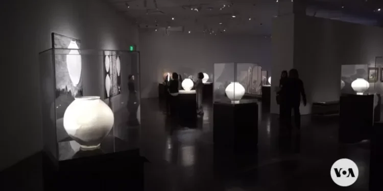 Korean moon jars shine in Colorado show