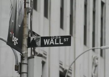 “Thriving Metropolis: Exploring the Economic Hub of “