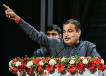 Indian farming not viable as it should be, says Gadkari