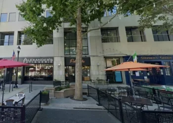 Building in prime Mountain View spot is bought at hefty price discount