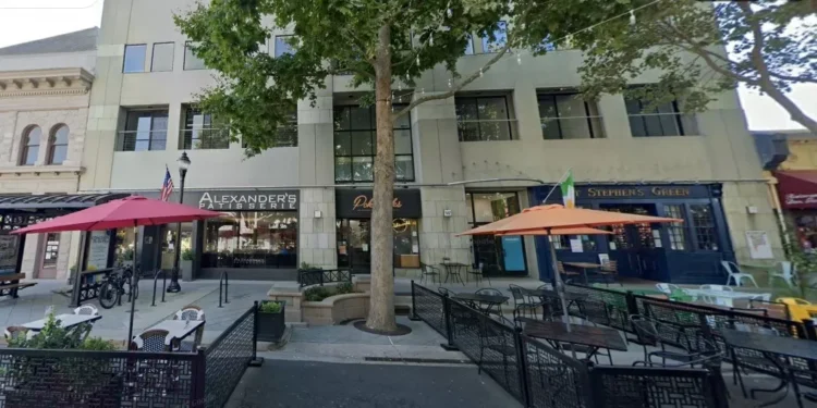 Building in prime Mountain View spot is bought at hefty price discount