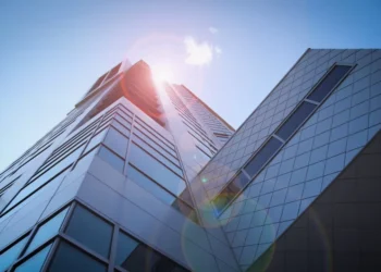 “Demystifying Economía: Understanding the Basics of Economics”