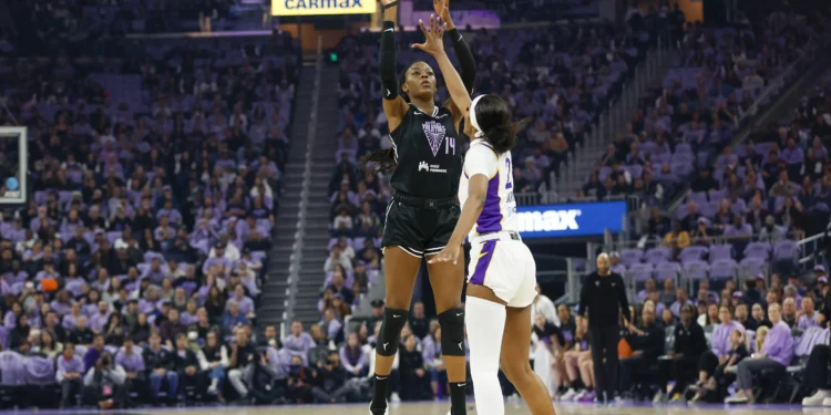 Valkyries’ second-half comeback falls short as Golden State drops season opener to L.A. Sparks