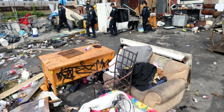 Letters: Bay Area homeless advocates must pool their resources