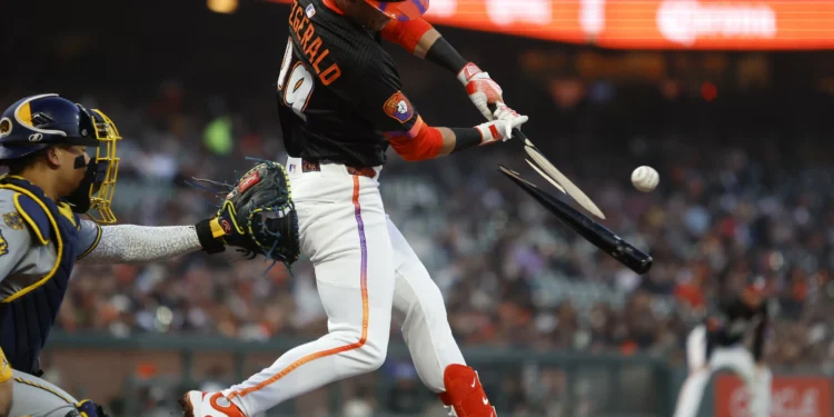 SF Giants’ Fitzgerald loses both torpedo bats on back-to-back singles at Petco Park