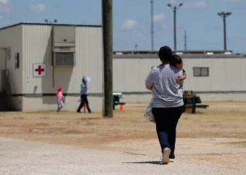 New insight into Texas family detention reveals adults fighting kids for clean water