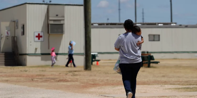 New insight into Texas family detention reveals adults fighting kids for clean water
