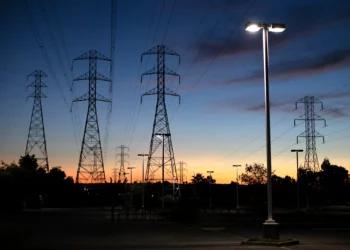 PG&E: Hundreds get power back, but a dozen customers still without this weekend