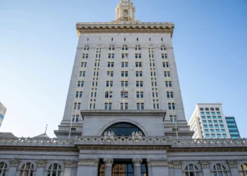 Oakland leaders punt painful spending cuts, approve budget earlier than usual
