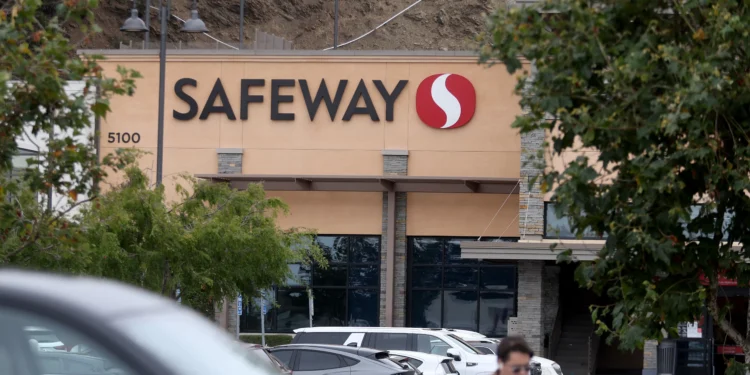Safeway agrees to tentative agreement to prevent worker strike
