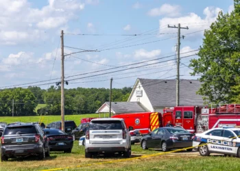 Suspect kills 2 women in Kentucky church after shooting state trooper, police say