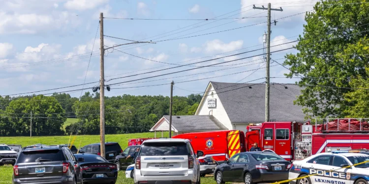 Suspect kills 2 women in Kentucky church after shooting state trooper, police say