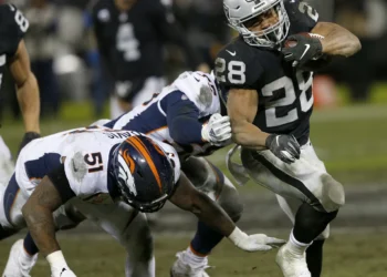 ‘It’s really tragic’: Details emerge after former NFL star Doug Martin’s death in Oakland police custody