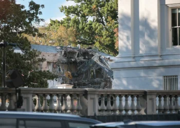Demolition begins at White House to replace East Wing with Trump ballroom
