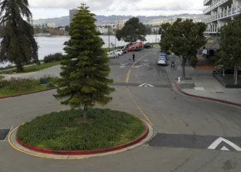 Man shot last month next to Oakland’s Lake Merritt dies from wounds