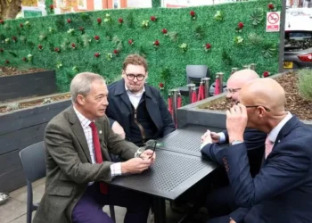 Nigel Farage had coffee at a Welsh cafe and some people are vowing never to return