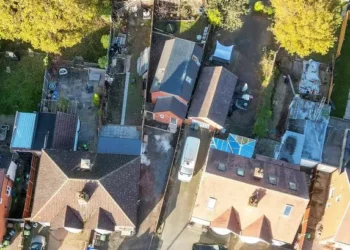 Mum ordered to tear down £170k garden extension after ‘snotty’ neighbours complain