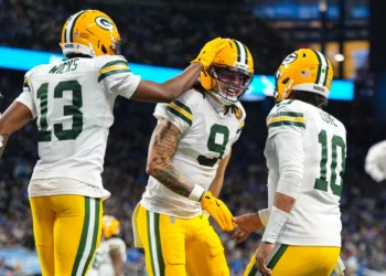 Packers beat Lions to open Thanksgiving behind 4 TDs from Love