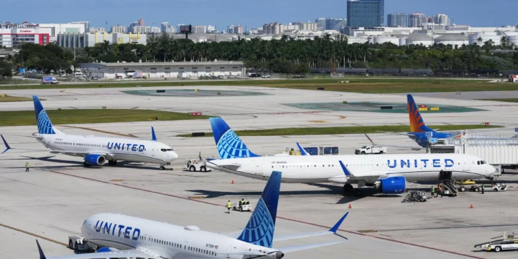 FAA gives $10K bonuses only to air traffic controllers with perfect attendance during shutdown