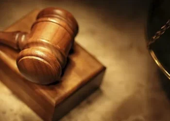 East Bay woman charged with assaulting flight crew members