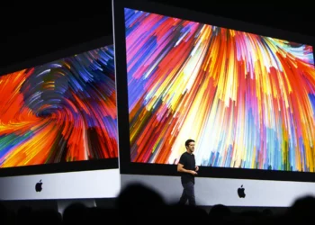 Apple expands hardware chief’s role in latest sign of CEO candidacy