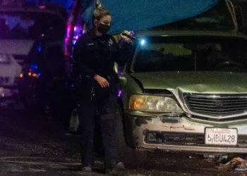 At 3 a.m., a gunman waited behind an Oakland lingerie store on ‘The Blade’, police say. The operator was shot dead minutes later