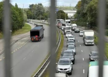 Major traffic as crash closes busy road