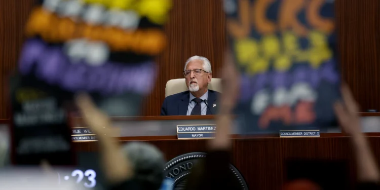 Second censure attempt of Richmond mayor fails after he apologizes for controversial social media posts